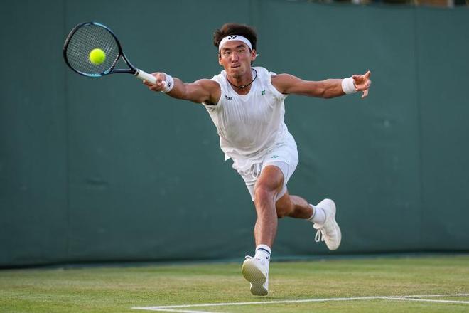 他在中场的 他在中场的